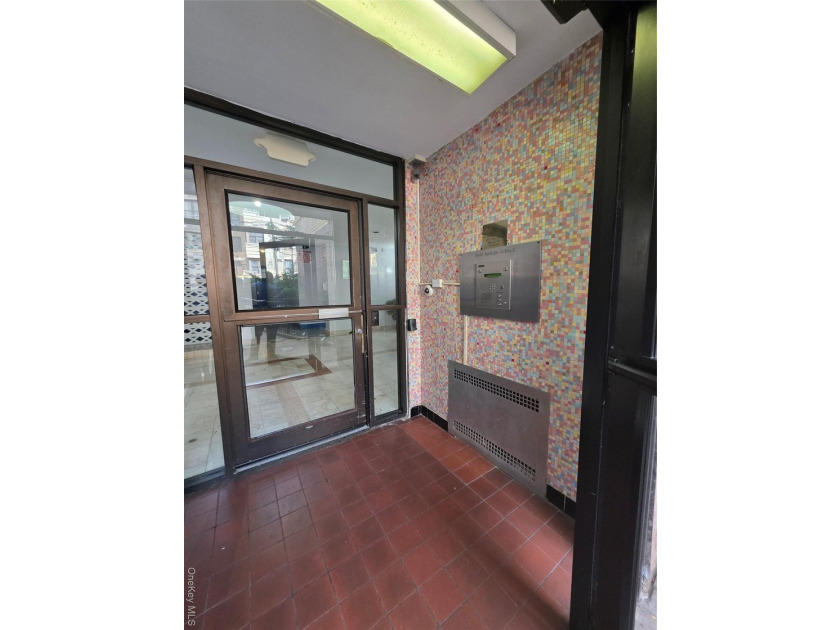 Welcome to this stunning 2 Bed room Co-Op in the Heart of the - photo 2