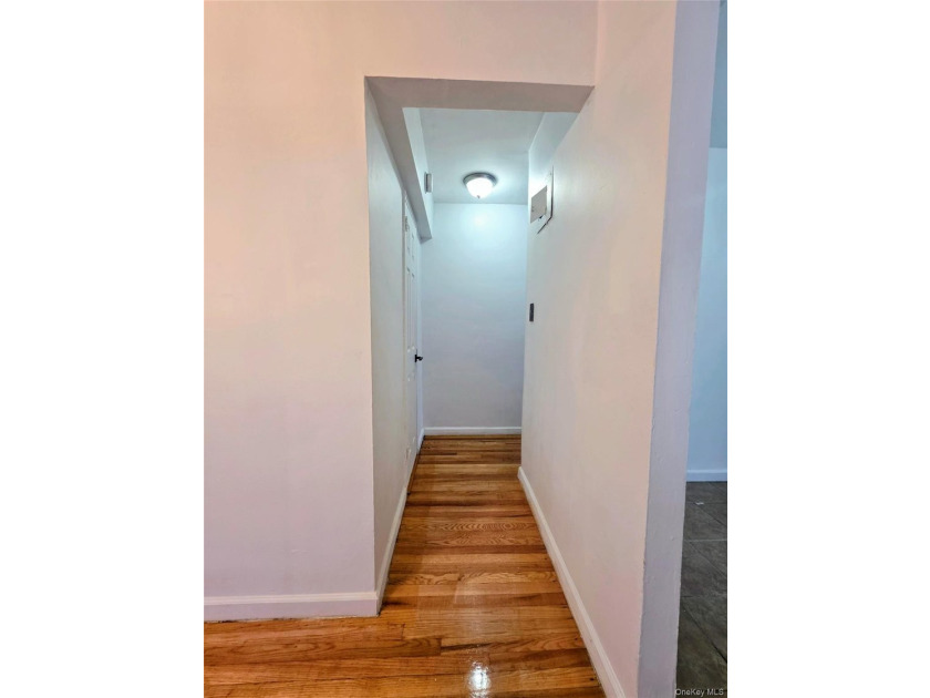 Welcome to this stunning 2 Bed room Co-Op in the Heart of the - photo 5