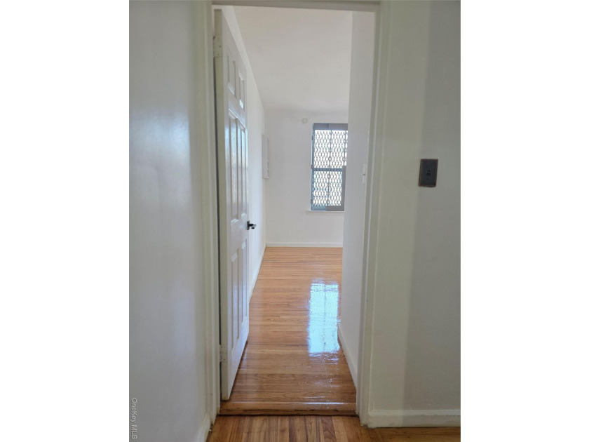 Welcome to this stunning 2 Bed room Co-Op in the Heart of the - photo 7
