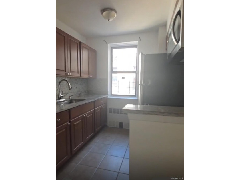 Welcome to this stunning 2 Bed room Co-Op in the Heart of the - photo 8