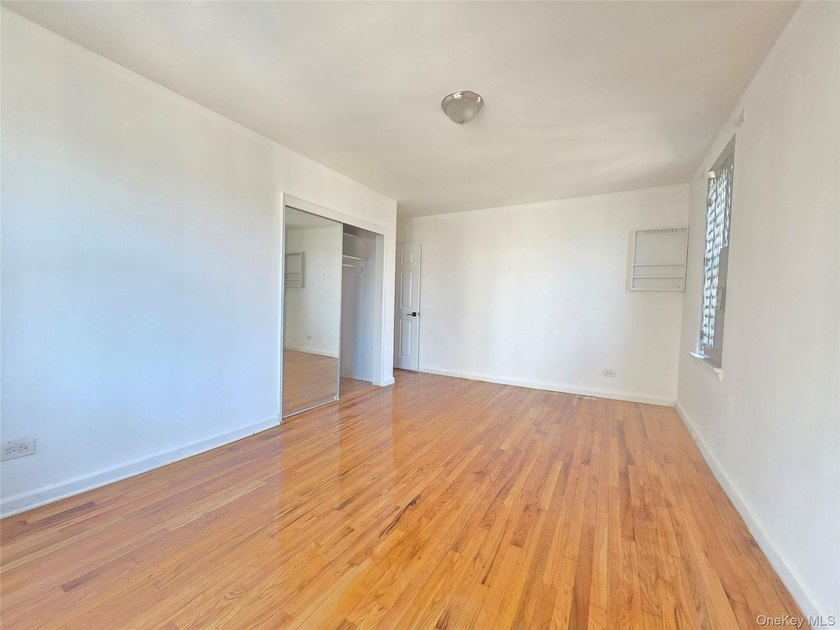 Welcome to this stunning 2 Bed room Co-Op in the Heart of the - photo 9