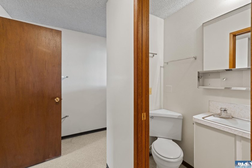 Enjoy easy living in this beautifully situated end-unit condo in - photo 23