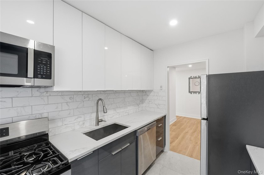 Beautiful 2 Bedroom Unit located on the 1st Floor of Cambridge - photo 12
