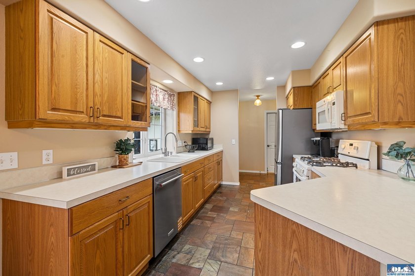 Beautiful home on a desirable corner lot in Sequim's - photo 12