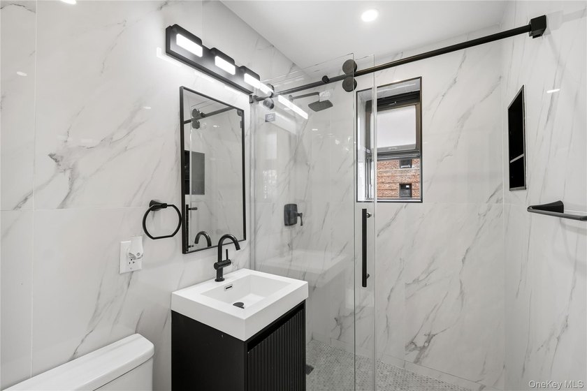 Beautiful 2 Bedroom Unit located on the 1st Floor of Cambridge - photo 18
