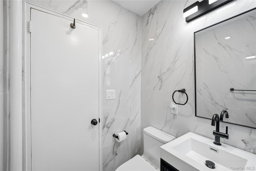 Beautiful 2 Bedroom Unit located on the 1st Floor of Cambridge - photo 19