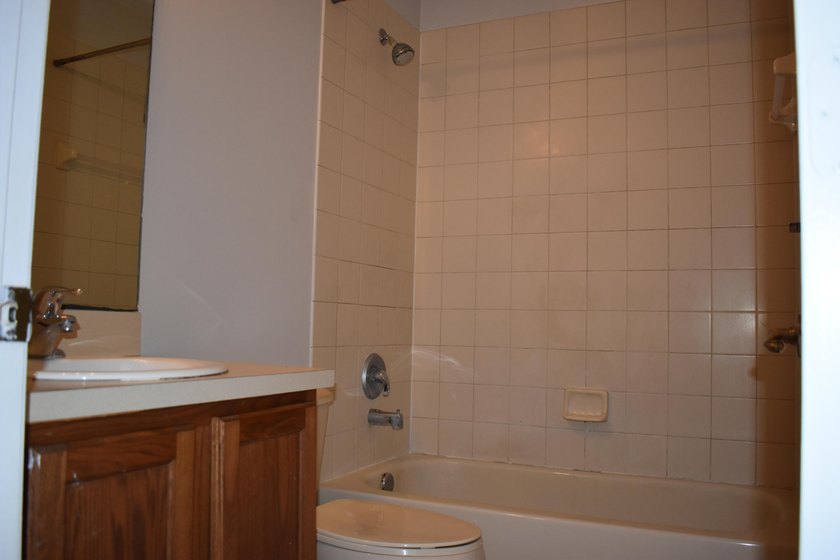 Beautifully maintained 3 bedroom 2.5 bathroom1 car garage - photo 21