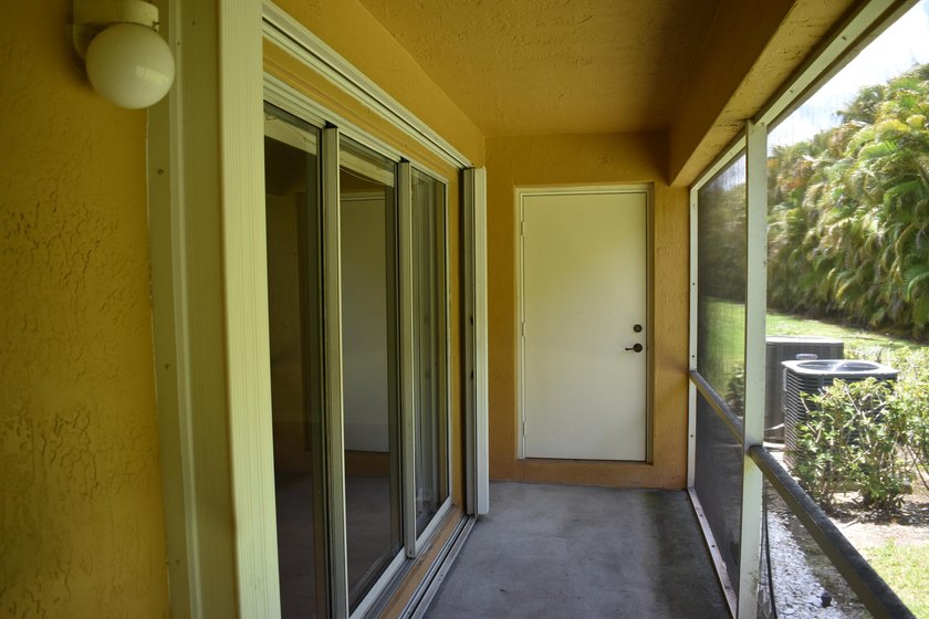 Beautifully maintained 3 bedroom 2.5 bathroom1 car garage - photo 22