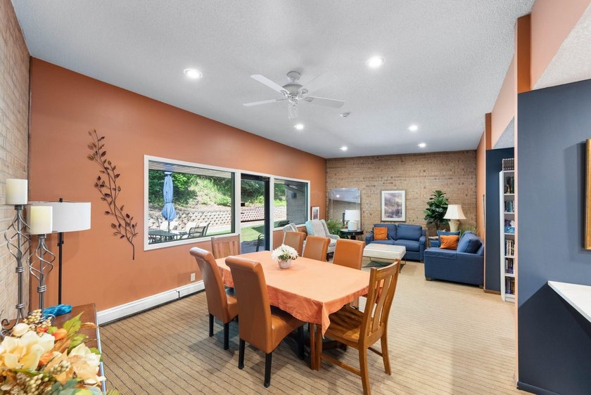 Welcome to this bright and inviting 2 bed, 2 bath, third-floor - photo 10