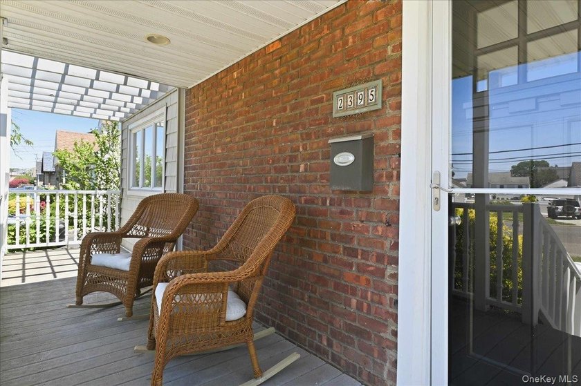 Oversized Property! Terrace Section of Oceanside!Enjoy Generous - photo 3