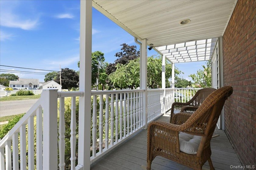 Oversized Property! Terrace Section of Oceanside!Enjoy Generous - photo 4