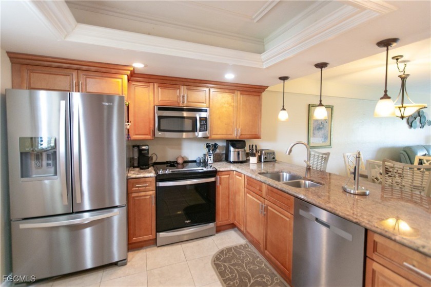 Turn Key!! River view, resort amenities, and storm-smart - photo 3