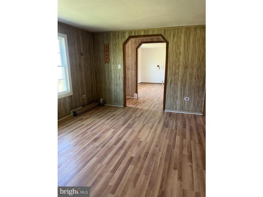 This completely remodeled home features 3 Spacious bed- rooms, 2 - photo 11