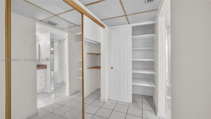 Beautiful 1 bedroom, 1 bath condo located in a desirable 55+ - photo 12