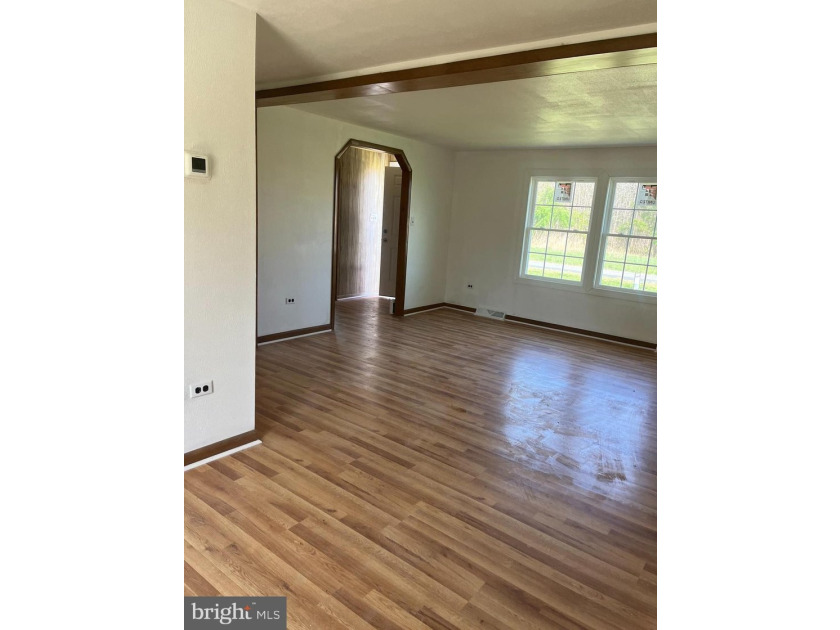 This completely remodeled home features 3 Spacious bed- rooms, 2 - photo 12