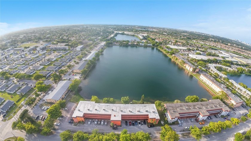 Beautiful 1 bedroom, 1 bath condo located in a desirable 55+ - photo 14
