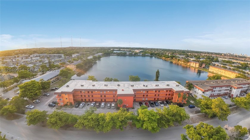 Beautiful 1 bedroom, 1 bath condo located in a desirable 55+ - photo 15