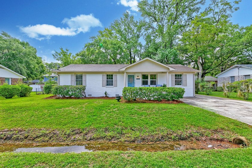 Beautifully renovated brick ranch home tucked away in the heart - photo 25