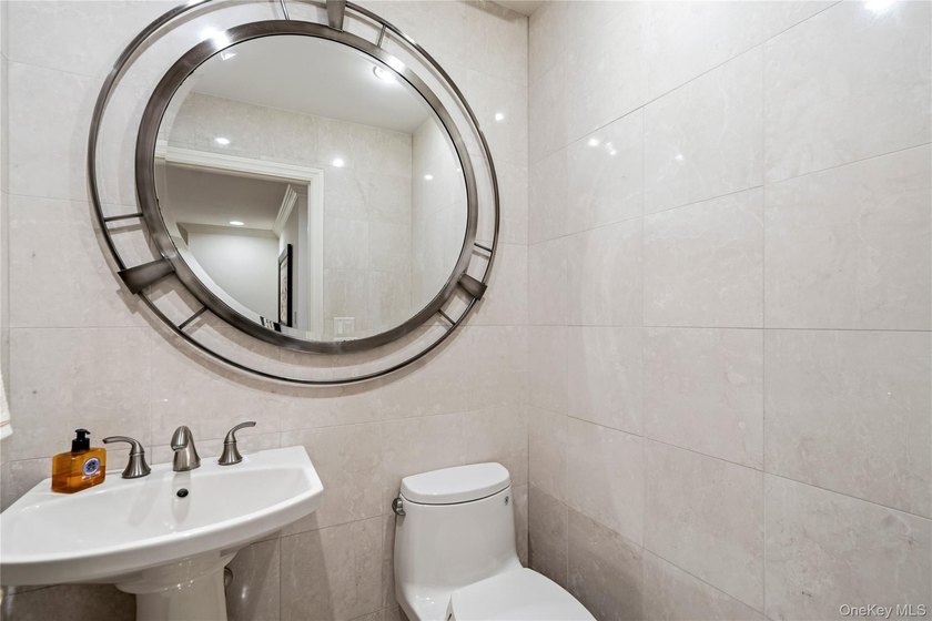 Nestled on a quiet cul-de-sac within the prestigious Estates I - photo 8