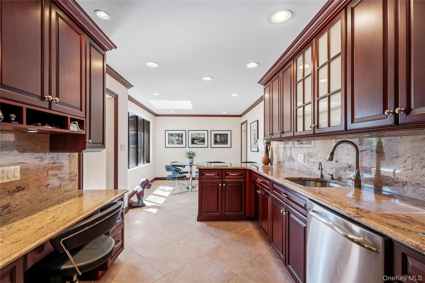Nestled on a quiet cul-de-sac within the prestigious Estates I - photo 10