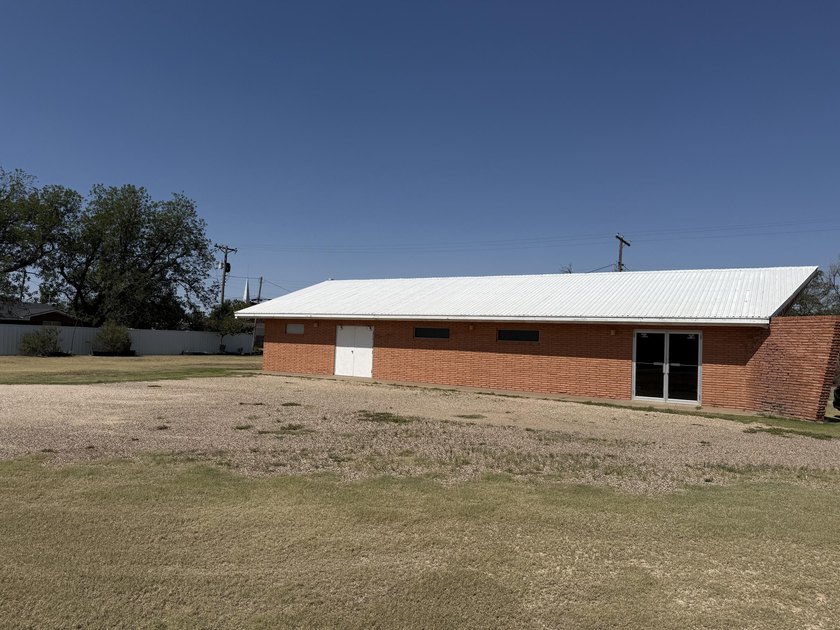 This nice 2800 sf church building is ready for whatever use you - photo 2