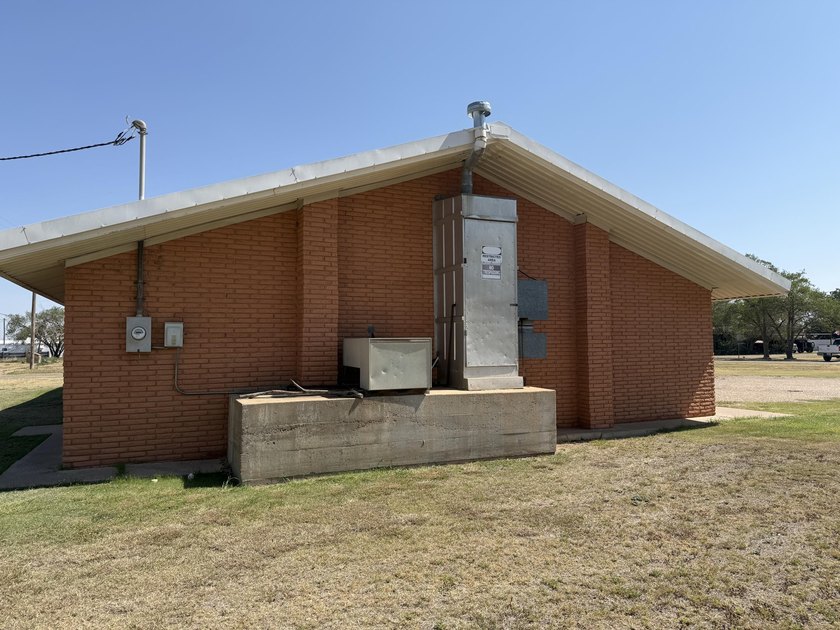 This nice 2800 sf church building is ready for whatever use you - photo 3