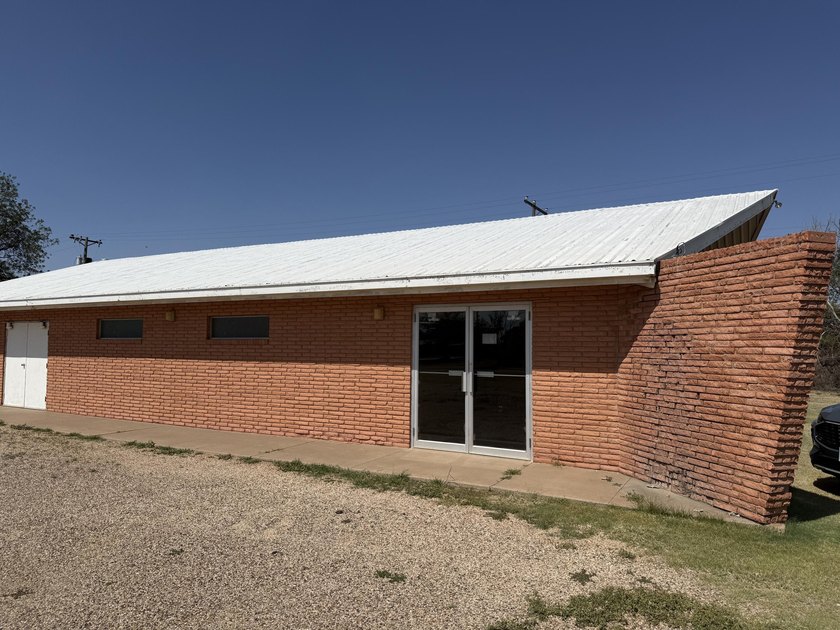 This nice 2800 sf church building is ready for whatever use you - photo 6