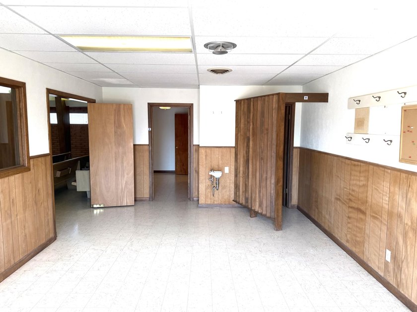 This nice 2800 sf church building is ready for whatever use you - photo 7