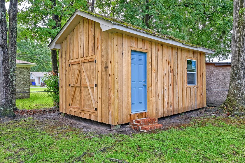 Beautifully renovated brick ranch home tucked away in the heart - photo 39
