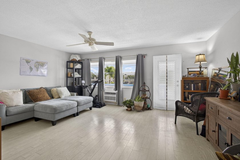 Welcome to this beautifully maintained 1-bedroom, 1.5-bath - photo 10