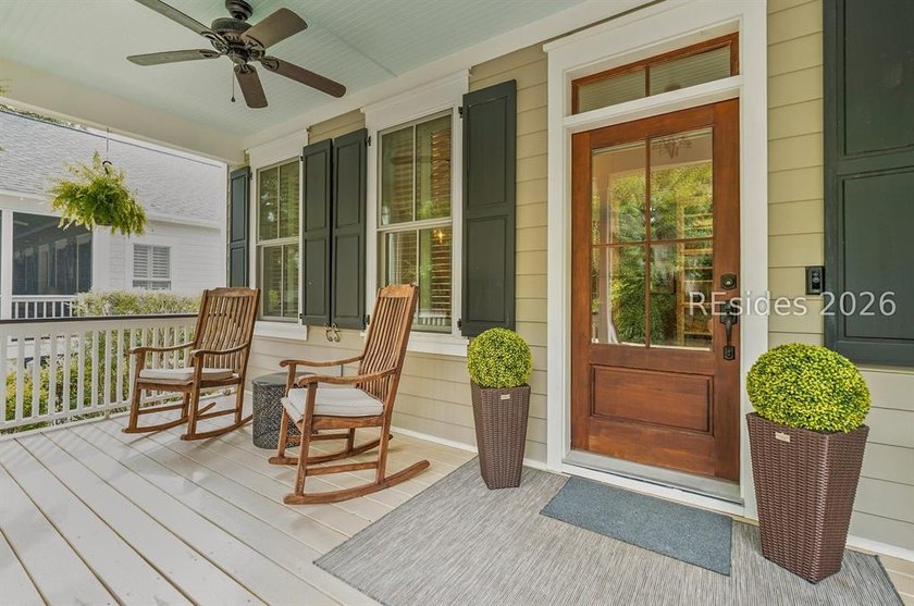 Nestled on a quiet dead-end street in the highly sought-after - photo 4