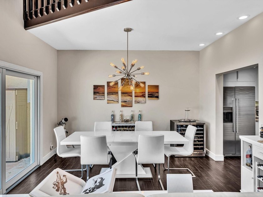 As seen on TV! Soaring wood vaulted ceilings, fully remodeled - photo 17