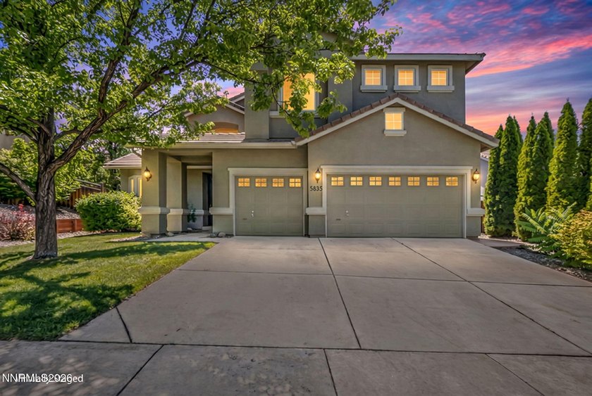 Welcome to executive living in the sought-after Copper Hills - photo 2