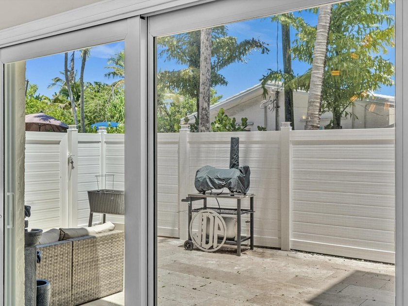 As seen on TV! Soaring wood vaulted ceilings, fully remodeled - photo 22