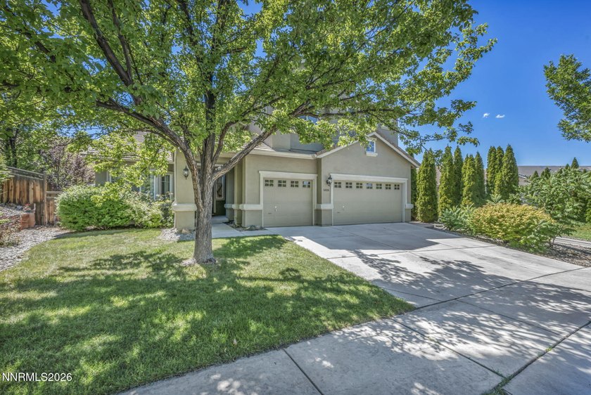 Welcome to executive living in the sought-after Copper Hills - photo 3