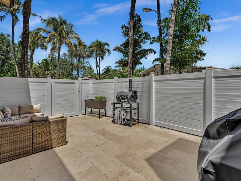As seen on TV! Soaring wood vaulted ceilings, fully remodeled - photo 24