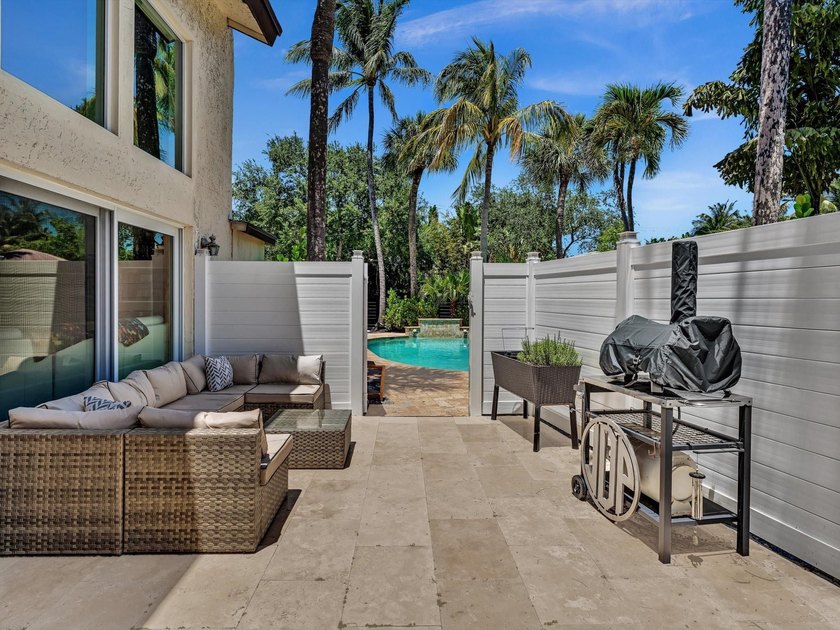 As seen on TV! Soaring wood vaulted ceilings, fully remodeled - photo 26