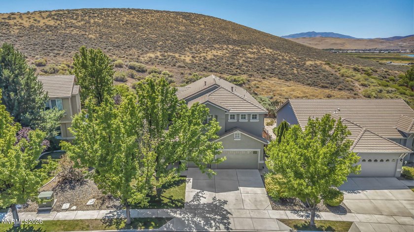 Welcome to executive living in the sought-after Copper Hills - photo 7