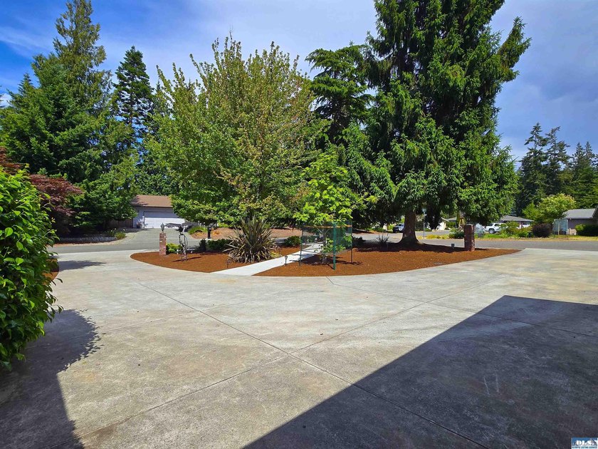 A perfect blend of space and community, this well maintained - photo 27