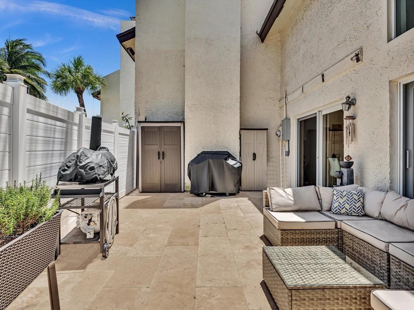 As seen on TV! Soaring wood vaulted ceilings, fully remodeled - photo 28