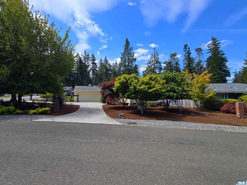 A perfect blend of space and community, this well maintained - photo 32