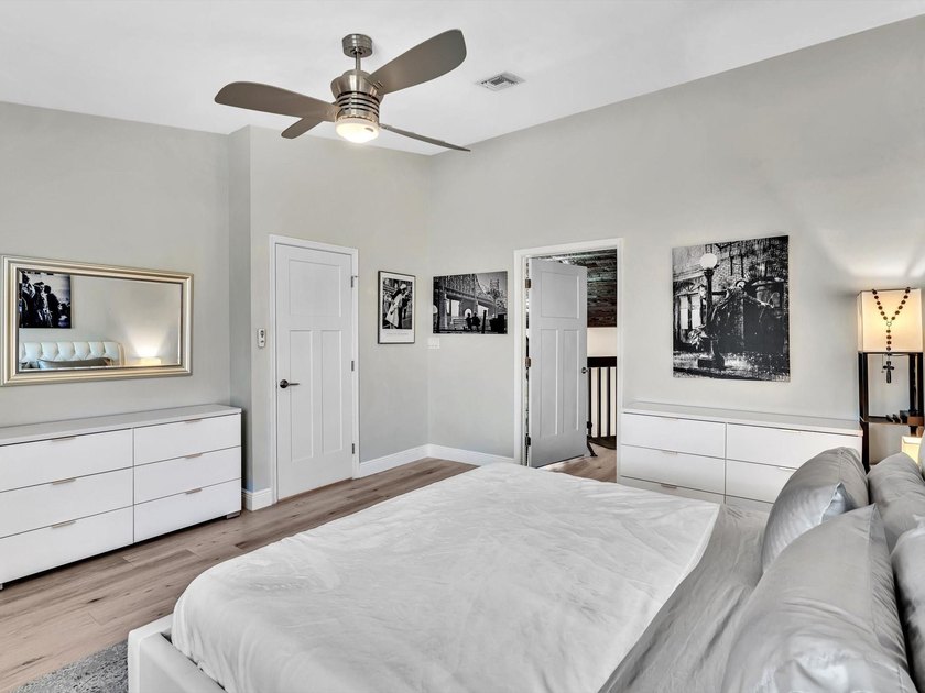 As seen on TV! Soaring wood vaulted ceilings, fully remodeled - photo 37