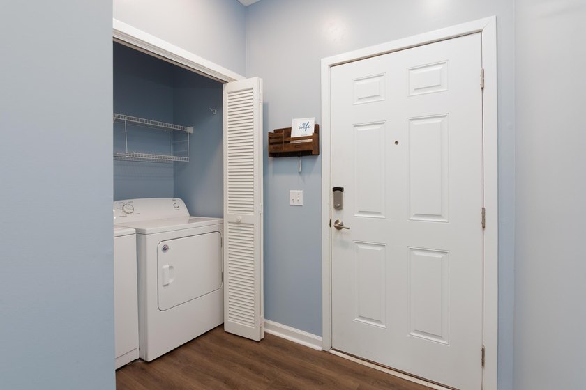 Nice two bedroom, two bath Canterbury Court condo located on a - photo 3