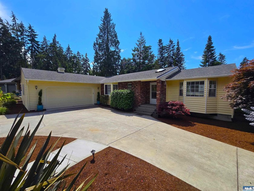 A perfect blend of space and community, this well maintained - photo 43