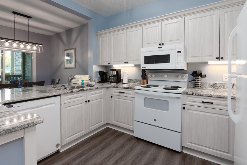 Nice two bedroom, two bath Canterbury Court condo located on a - photo 6