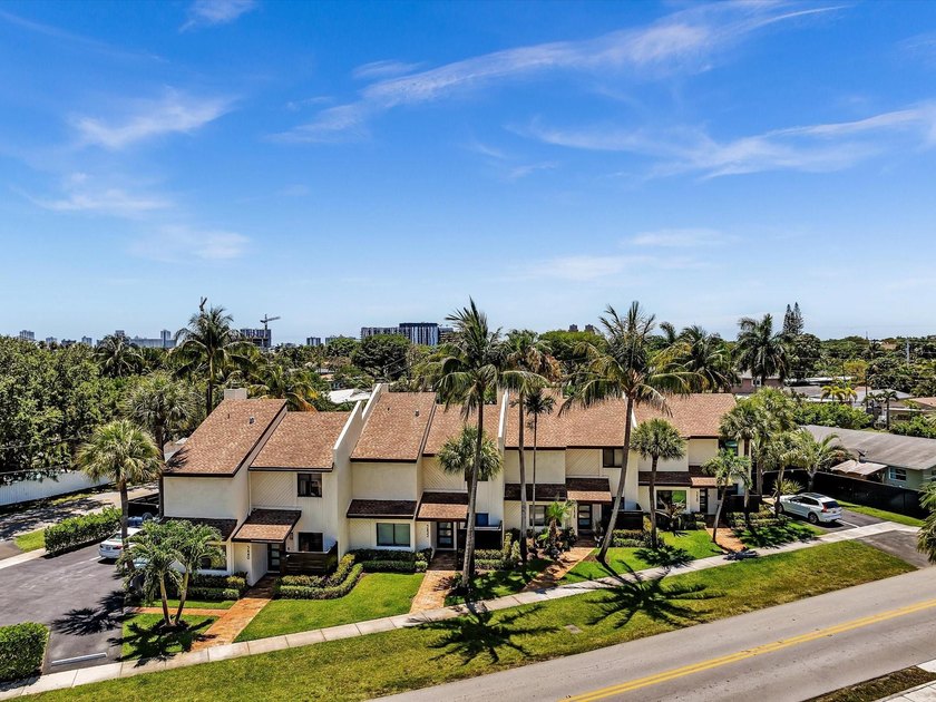 As seen on TV! Soaring wood vaulted ceilings, fully remodeled - photo 49