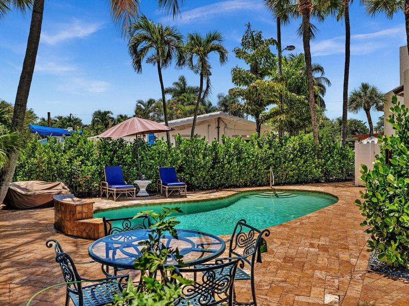 As seen on TV! Soaring wood vaulted ceilings, fully remodeled - photo 50