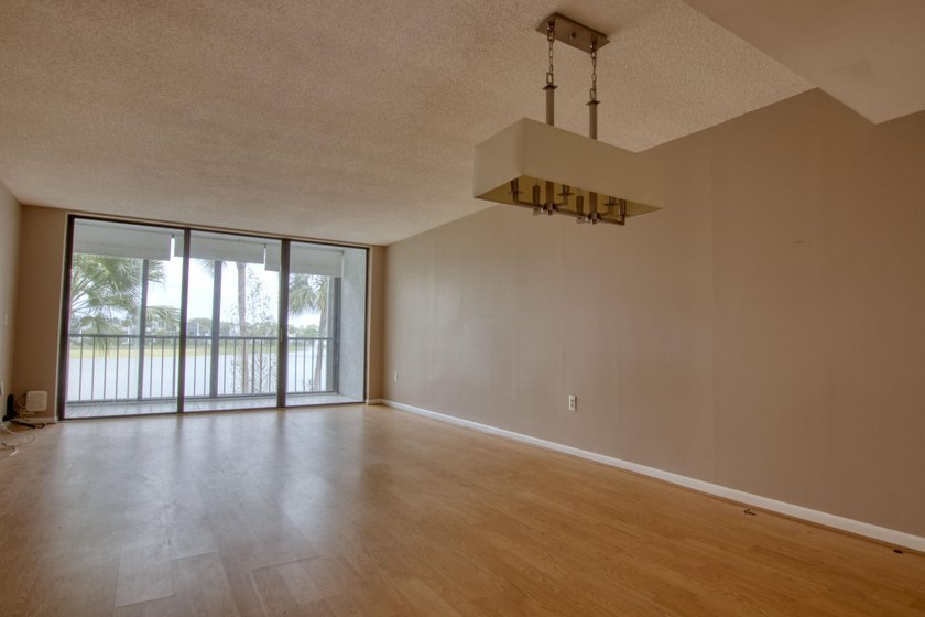 MOTIVATED SELLER. 1/1 condo with a full view of the lake off - photo 4