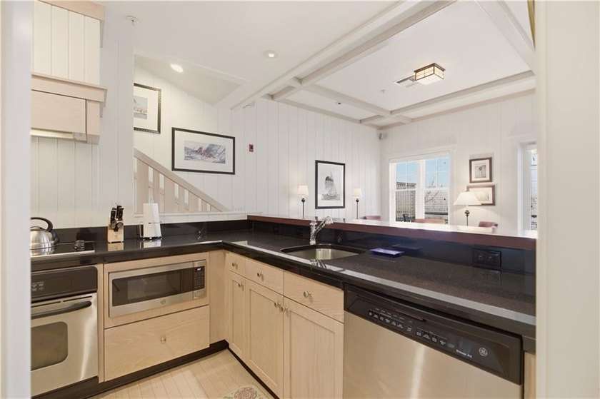 Rare opportunity to own in The Aquidneck Club Clubhouse - photo 8