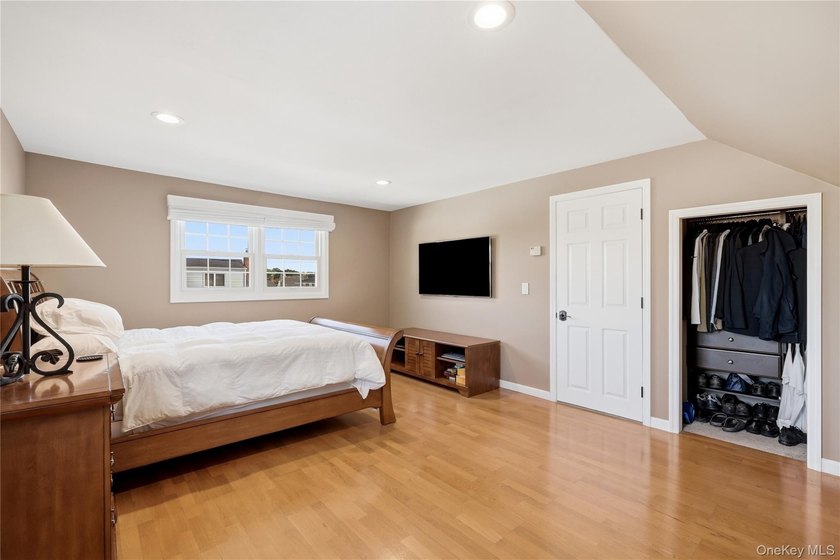 Welcome home to this beautifully updated and well maintained - photo 18